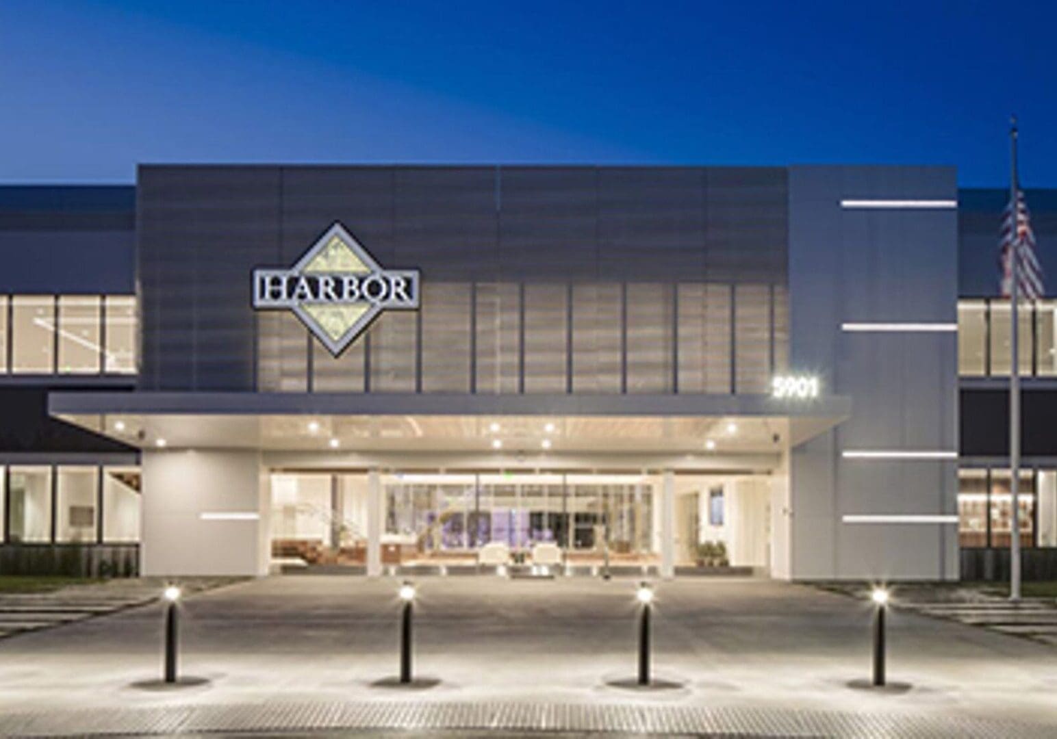 A large building with lights on the outside.